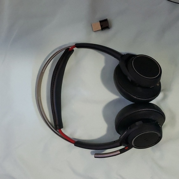 Plantronics Wireless Voyager Focus UC B825-M Headset - Picture 4 of 9
